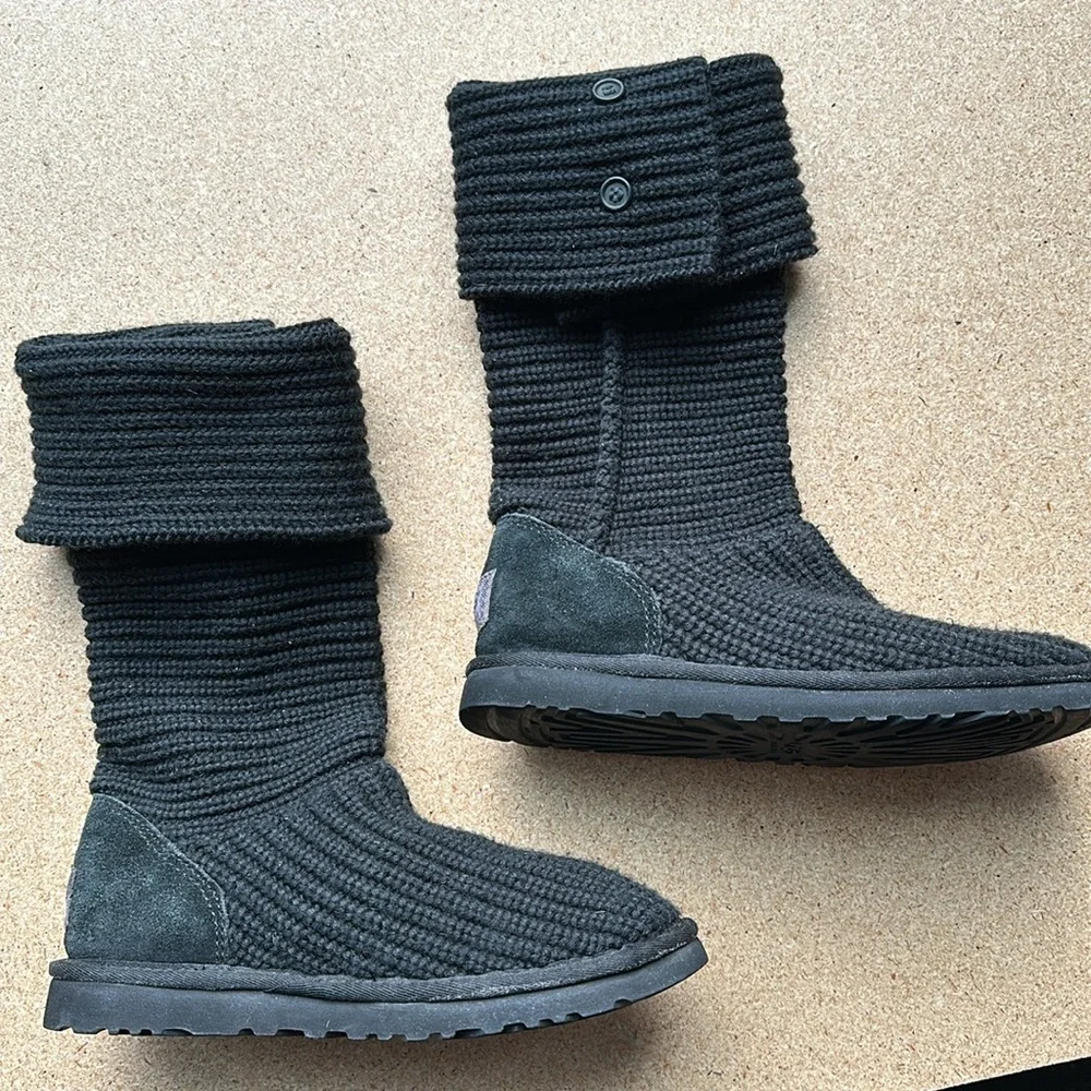 UGG Black Classic Cardy Knit Boots, size 8 S/N 5819